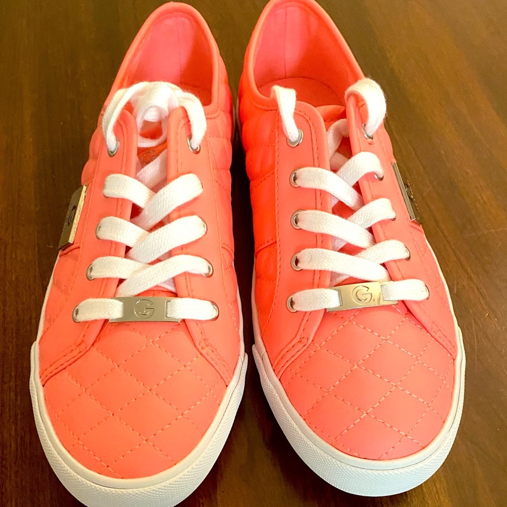 Womens size 8 1/2 Guess shoes. Coral/hot pink